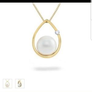 Pearl and diamond pendant 14k gold